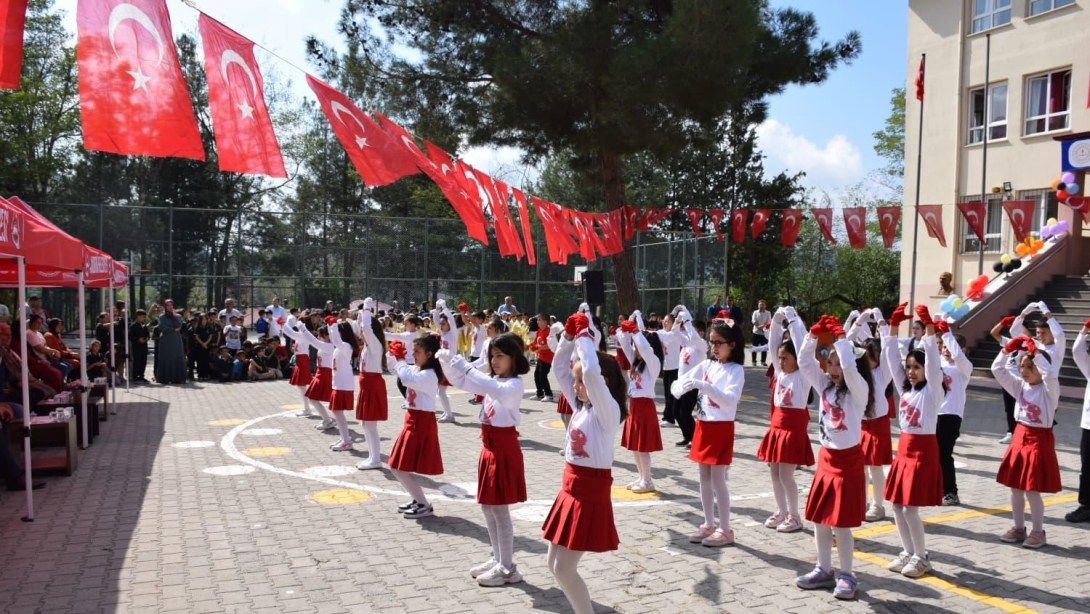 Andırın'da 2025-2026 Eğitim-Öğretim Yılı İlköğretim Haftası, coşkuyla kutlandı.